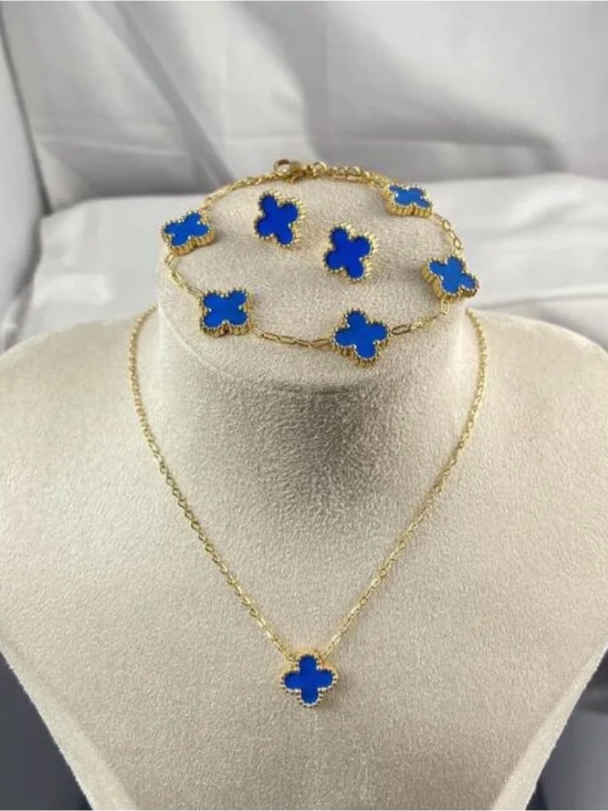 None Jewelry - Elegant Blue and Gold Clover Necklace

Gold Plated